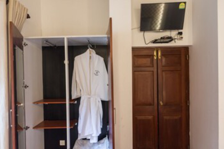 Room 35 of 59