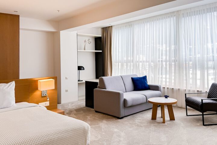 Room 72 of 150