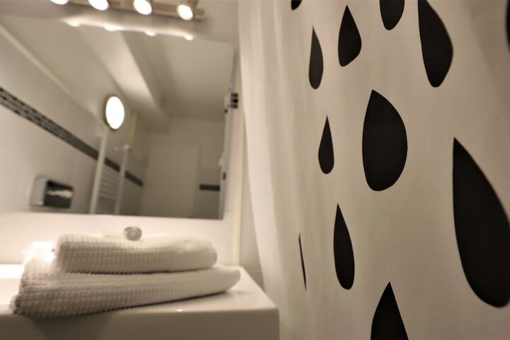 Room 28 of 46