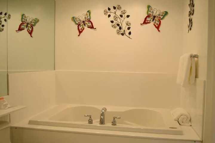 Room 14 of 170