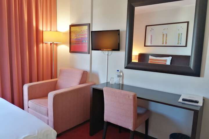 Room 5 of 39