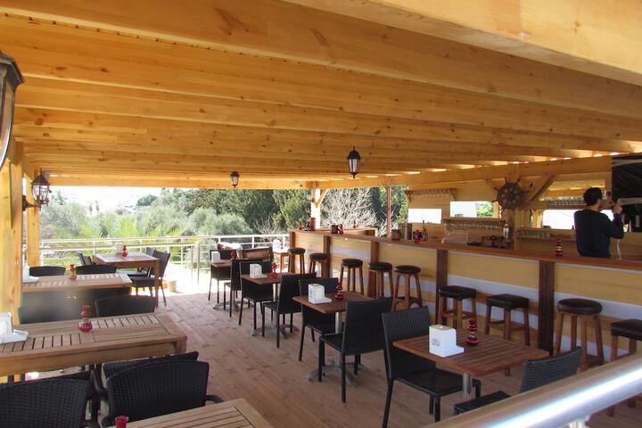 Lounge 20 of 48
