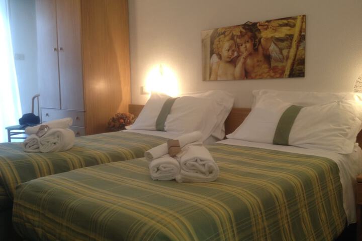 Room 3 of 34