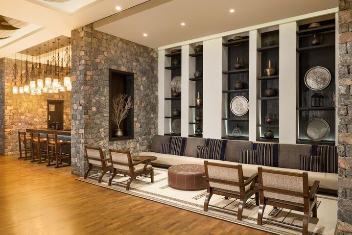 Lounge 254 of 318