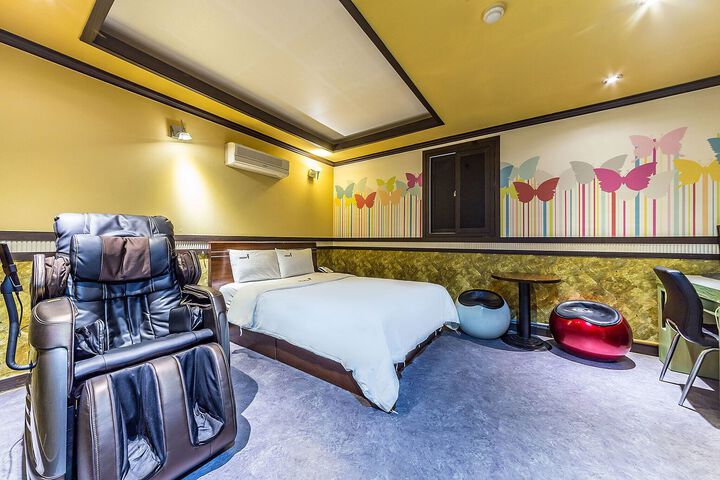 Room 22 of 128
