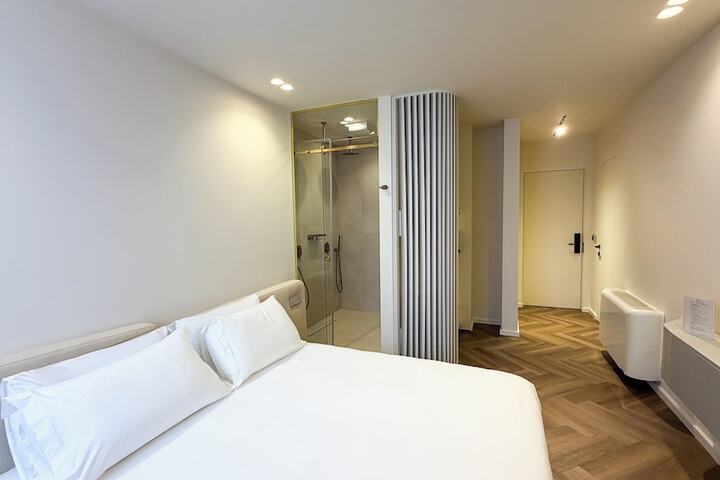 Room 50 of 104