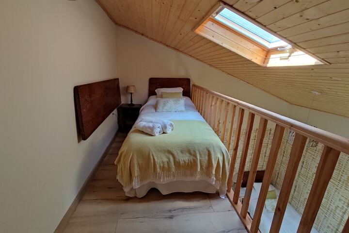Room 5 of 12