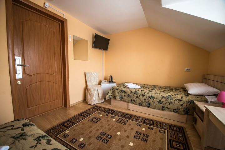 Room 4 of 69