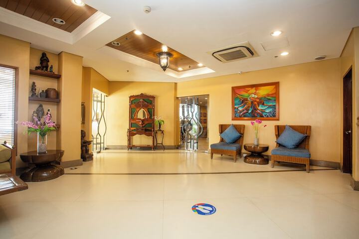 Entrance & Lobby