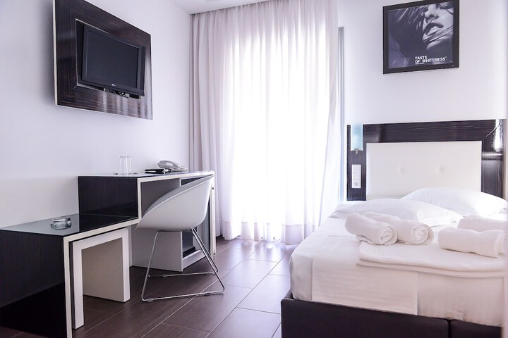 Room 15 of 38