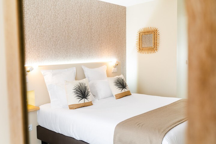 Room 8 of 208