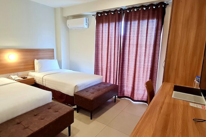 Room 9 of 11