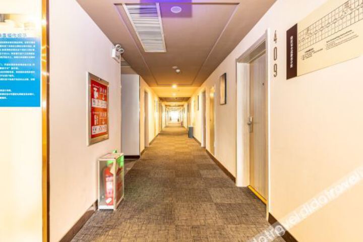 Hotel Interior 10 of 32