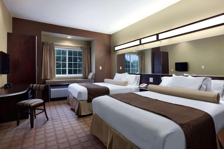 1 Queen Bed (14 of 15)