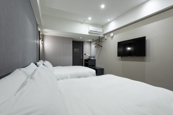 Room 18 of 68