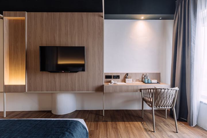 Room 4 of 15