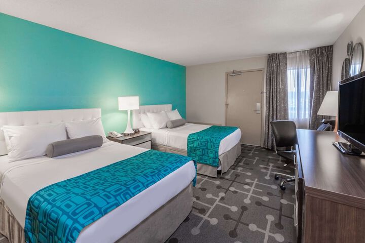 2 Double Beds (5 of 8)