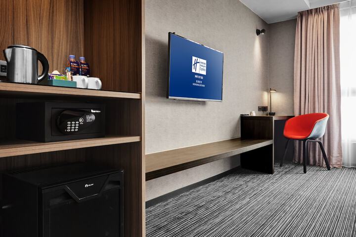 Room 10 of 46