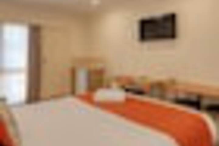 Room 5 of 138