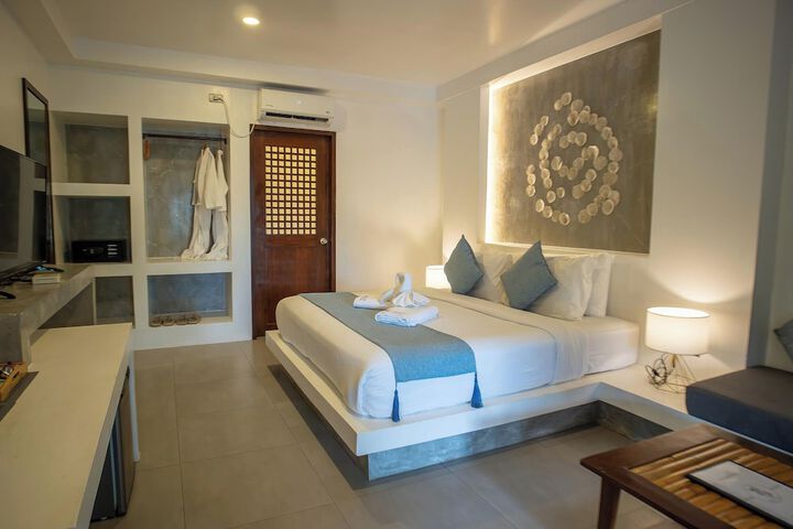Room 8 of 120