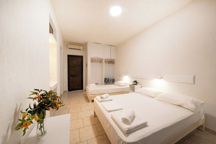 Room 3 of 44