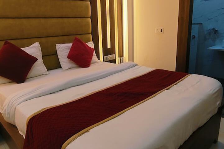 Room 10 of 29