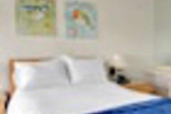 Room 140 of 984