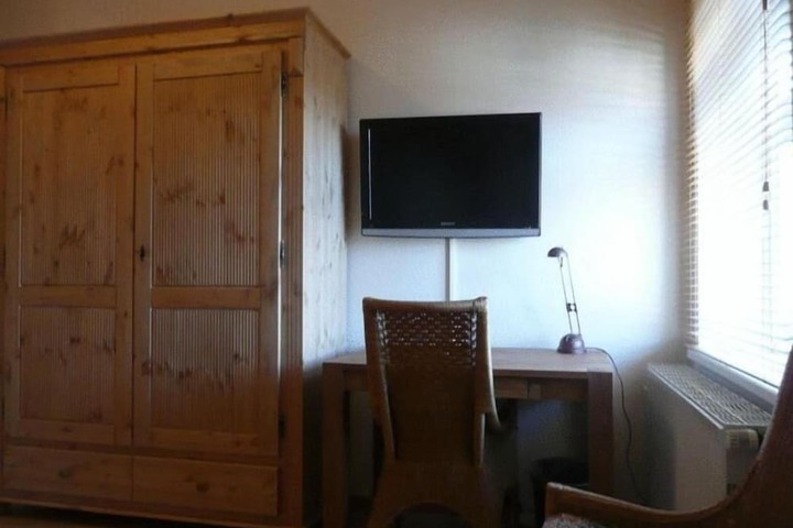 Room 11 of 25