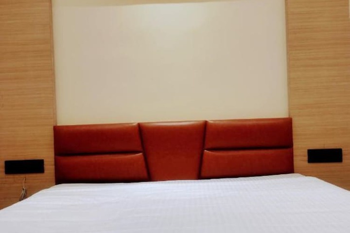 Room 6 of 17