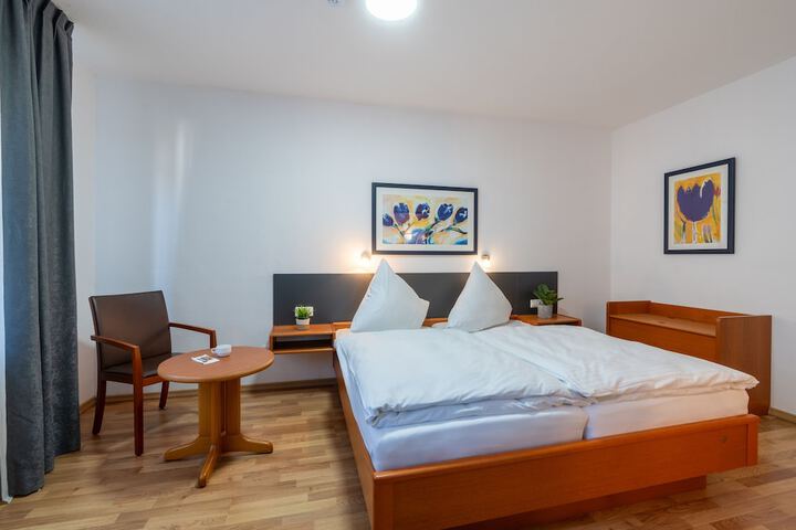 Room 8 of 15