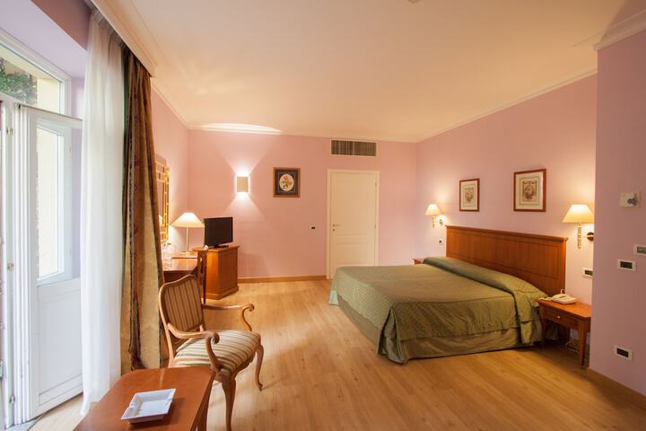 Room 27 of 53