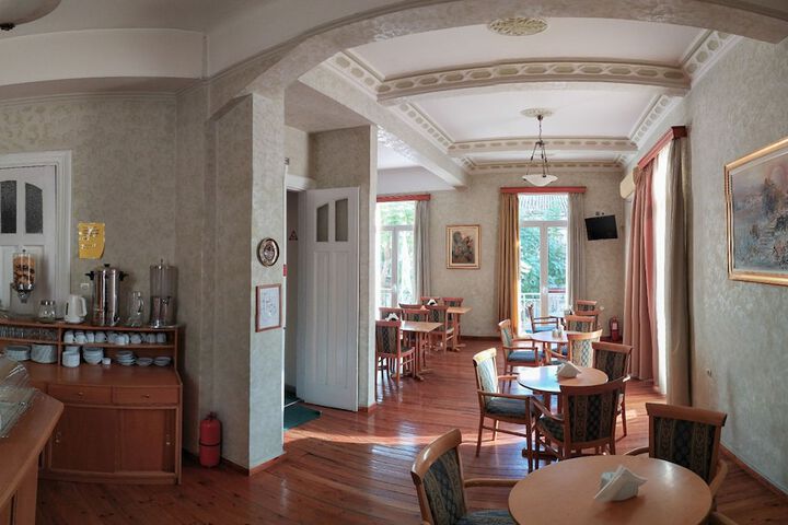 Breakfast/Coffee Service 106 of 152