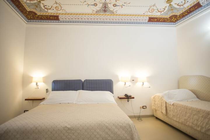 Room 21 of 113
