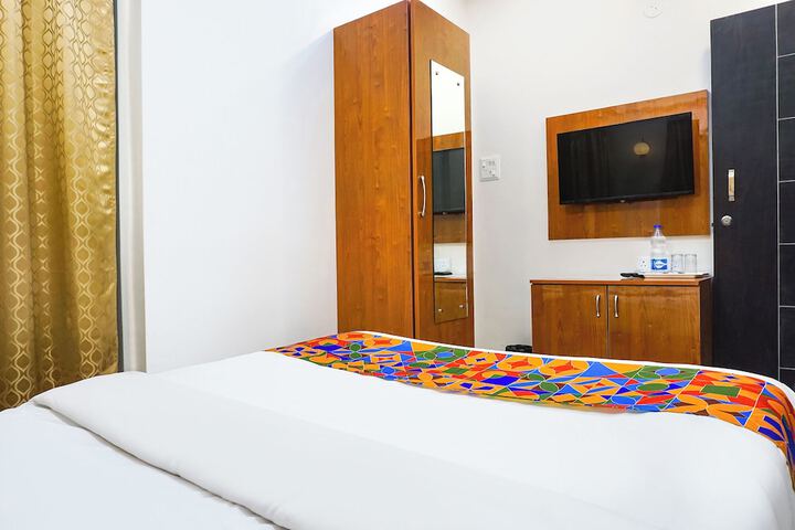 Room 32 of 61