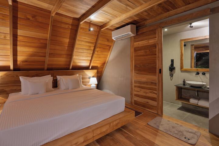 Room 12 of 26