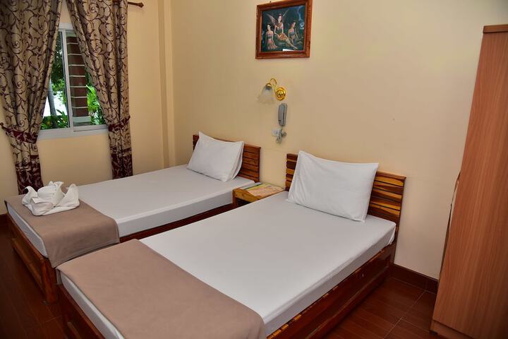 Room 2 of 39
