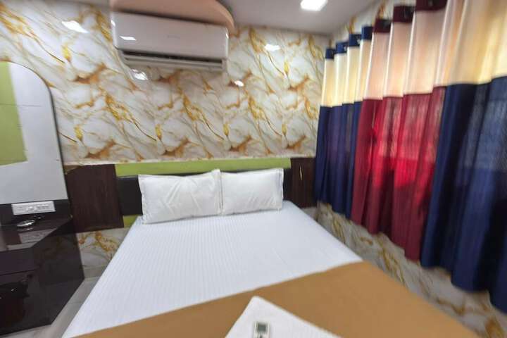 Room 6 of 7