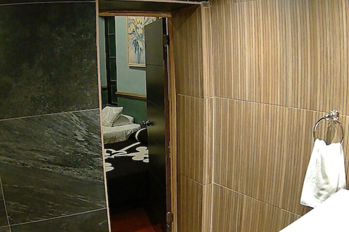 Room 121 of 152