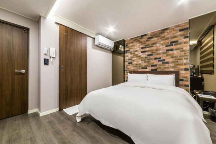 Room 70 of 155