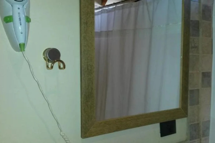 Room 8 of 17
