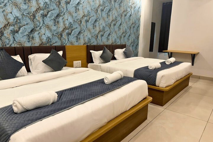 Room 4 of 16