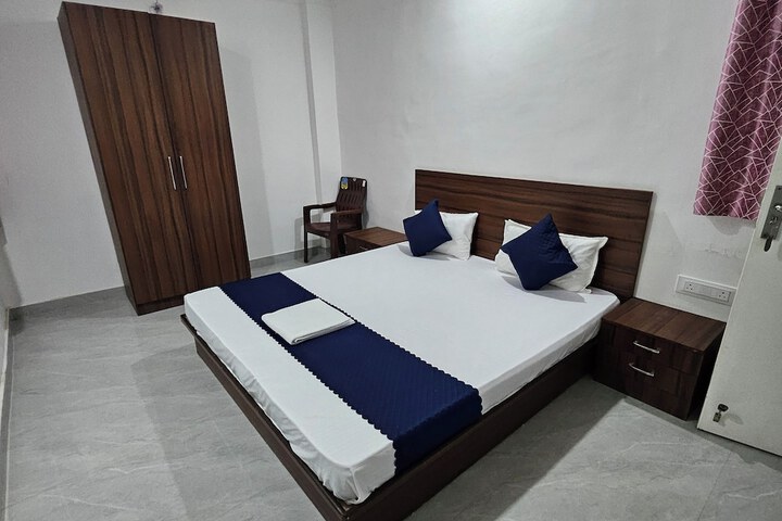 Room 15 of 40