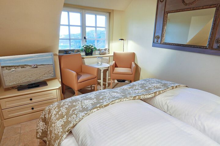 Room 2 of 17