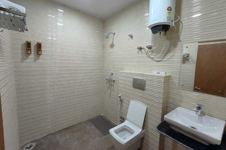 Room 5 of 24