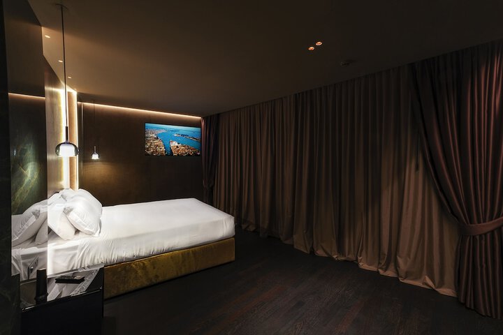 Room 32 of 98