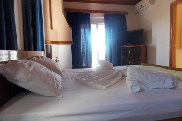 Room 9 of 74
