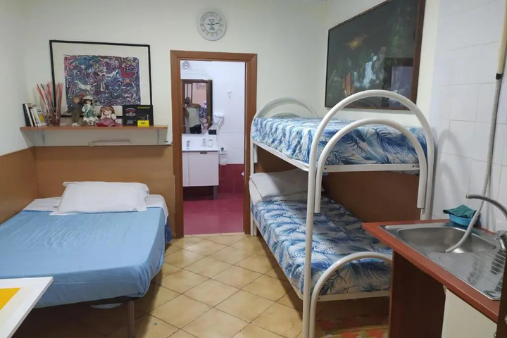 Room 6 of 14