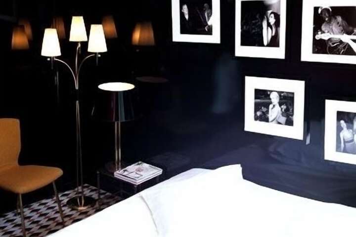 Room 21 of 37