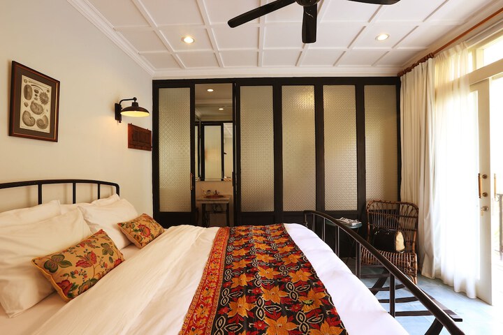 Room 2 of 66