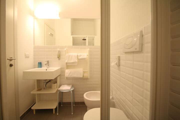 Room 33 of 63